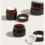 Tarros de vidrio ámbar con tapa negra